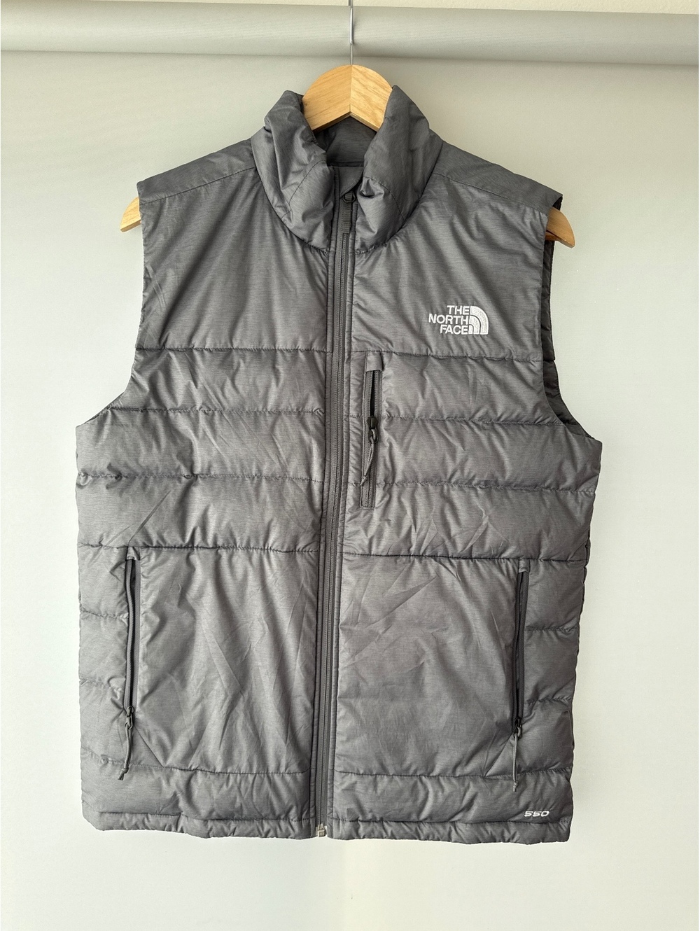 The North Face Mens S 550 Down Puffer Vest Gray Lightweight Hiking Outdoor